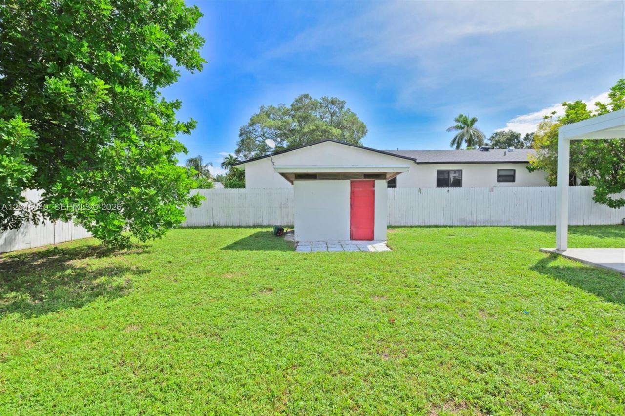 104 SW 7th St , Hallandale Beach, FL 33009 Photo