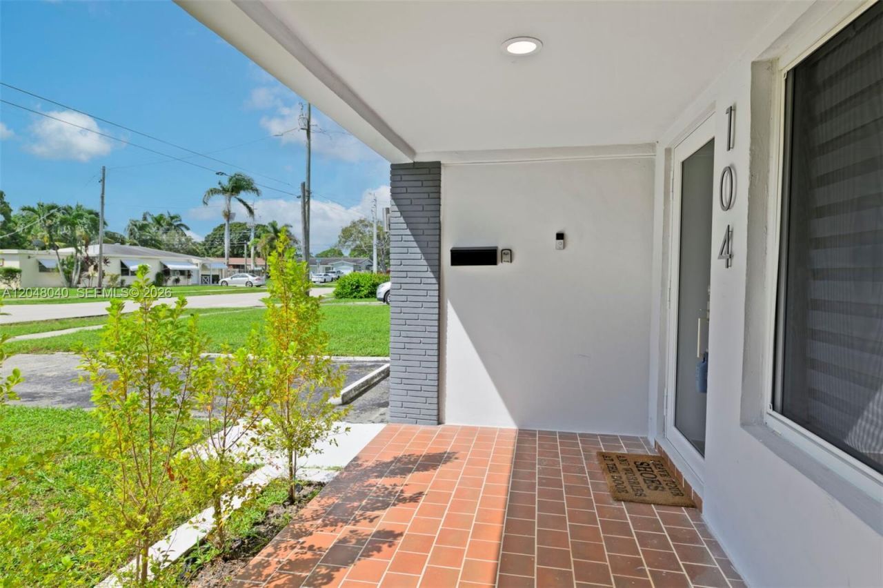 104 SW 7th St , Hallandale Beach, FL 33009 Photo