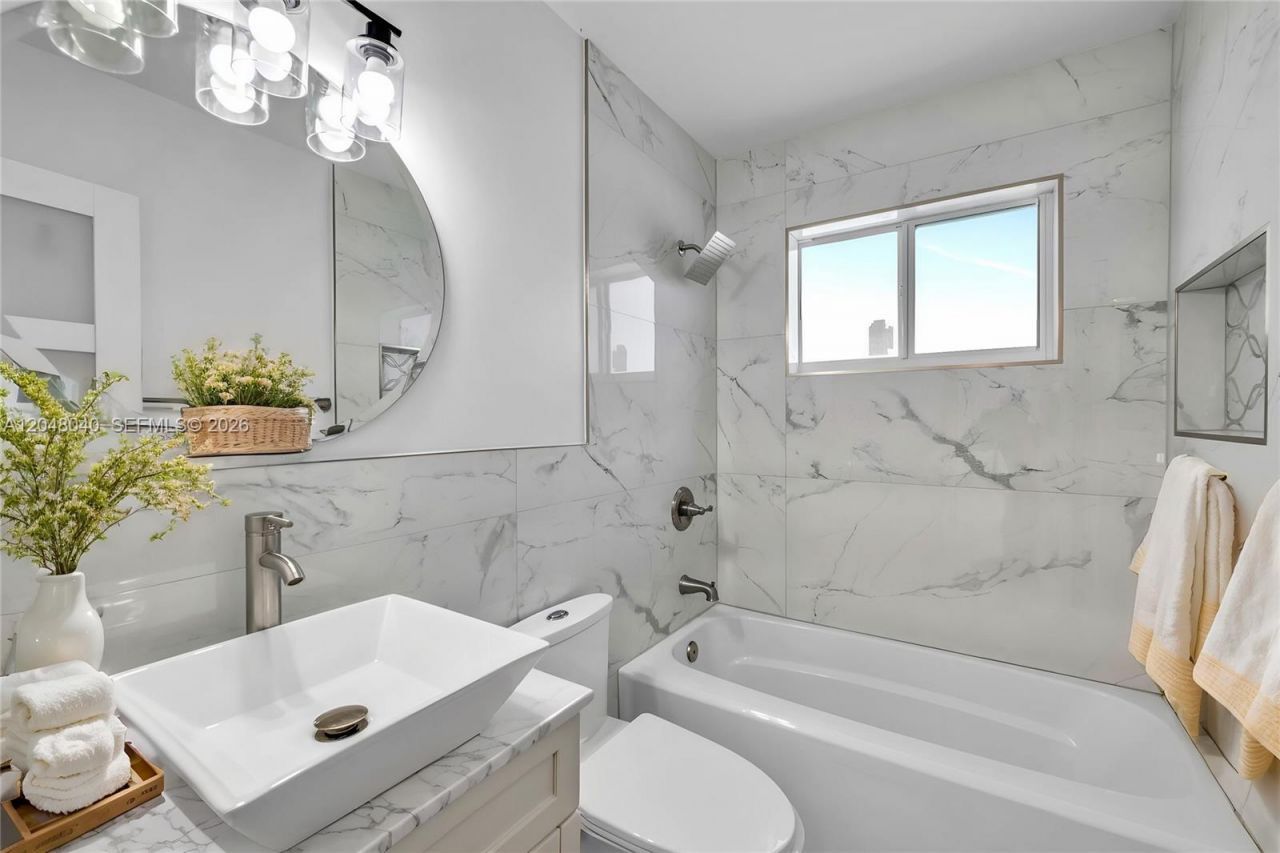 104 SW 7th St , Hallandale Beach, FL 33009 Photo