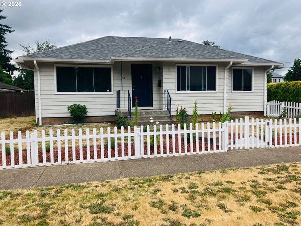 152 W C ST, Springfield, OR 97477