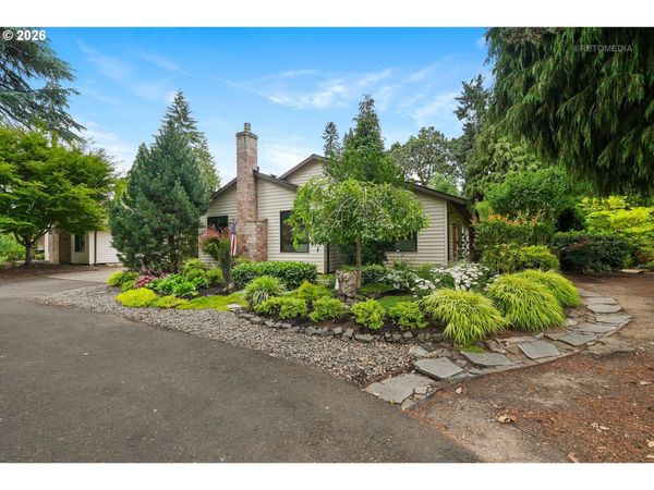 903 NE 3RD AVE, Hillsboro, OR 97124