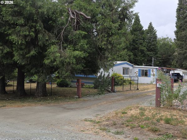 422 LOU GRAY DR, Myrtle Creek, OR 97457
