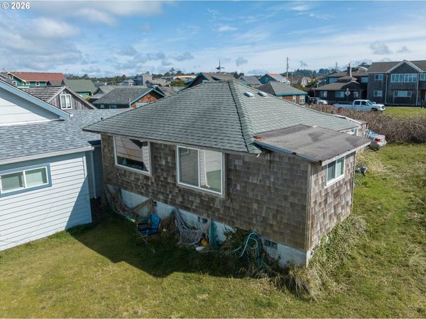 35 NW DOLPHIN ST, Newport, OR 97365