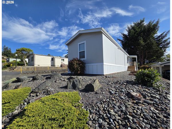 1240 EMBARCADERO CIR, Coos Bay, OR 97420