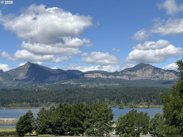 205 WANAPA ST, Cascade Locks, OR 97014