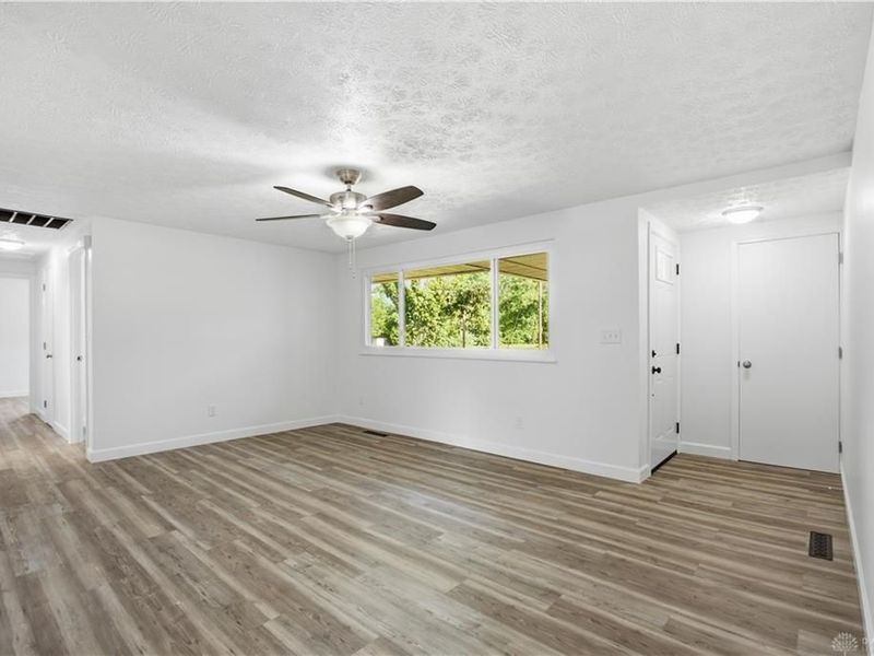 4877 Fishburg Road, Huber Heights, OH 45424 Photo 10