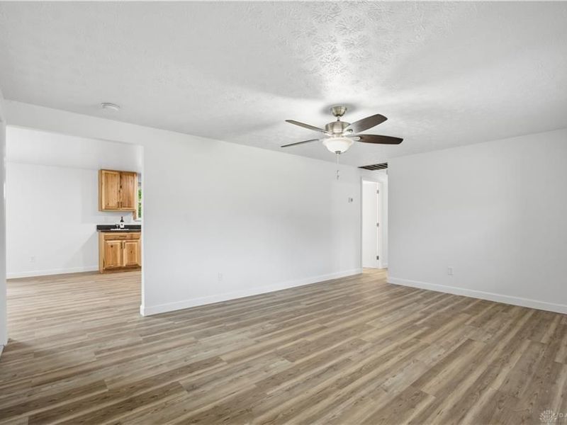 4877 Fishburg Road, Huber Heights, OH 45424 Photo 9