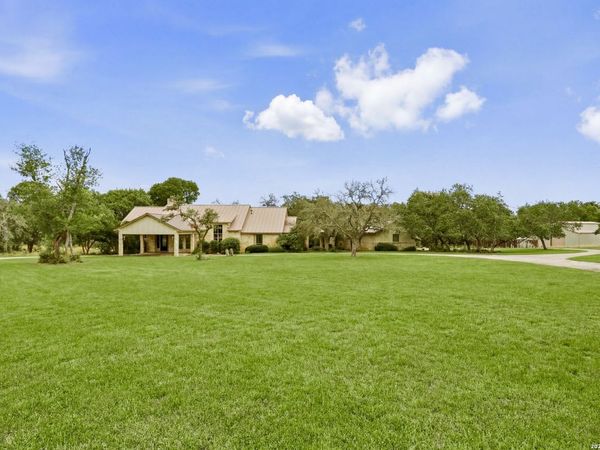 639 SISTERDALE RD, Boerne, TX 78006