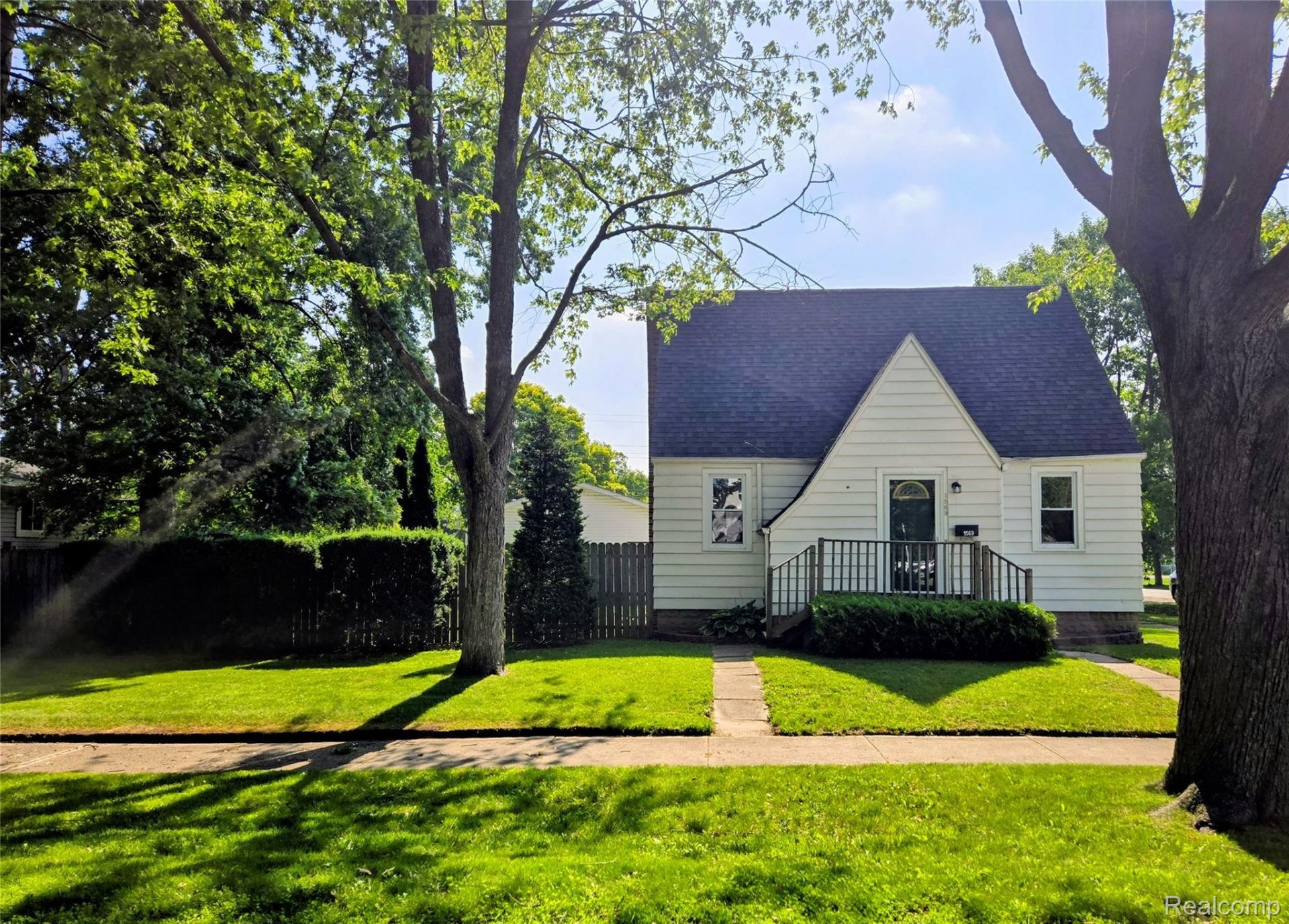 1569 New Hampshire Avenue, Marysville, Mi 48040 Main Photo
