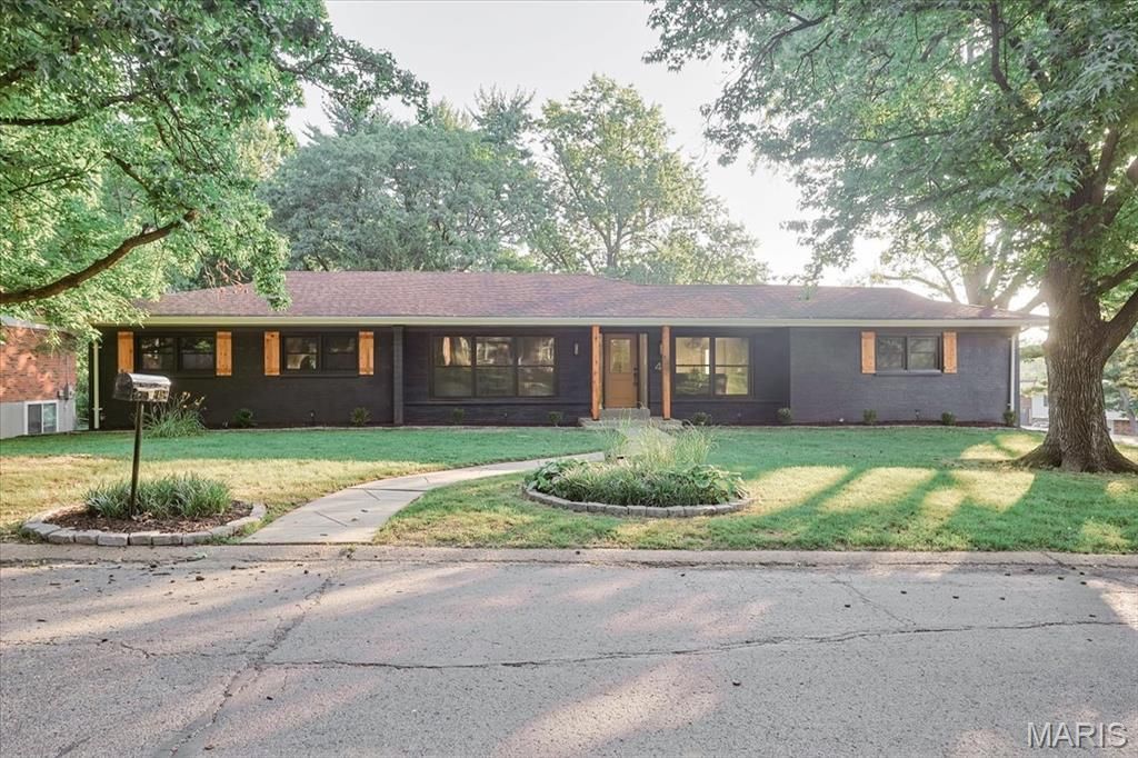 45 Pricewoods Lane, Saint Louis, MO 63132 Main Photo