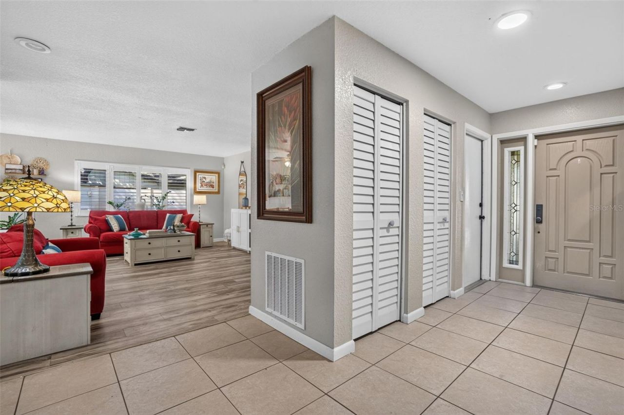9259 119th Way, Seminole, FL 33772 Photo