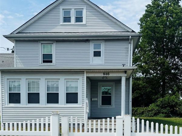 535 Cross Street , Westbury, NY 11590