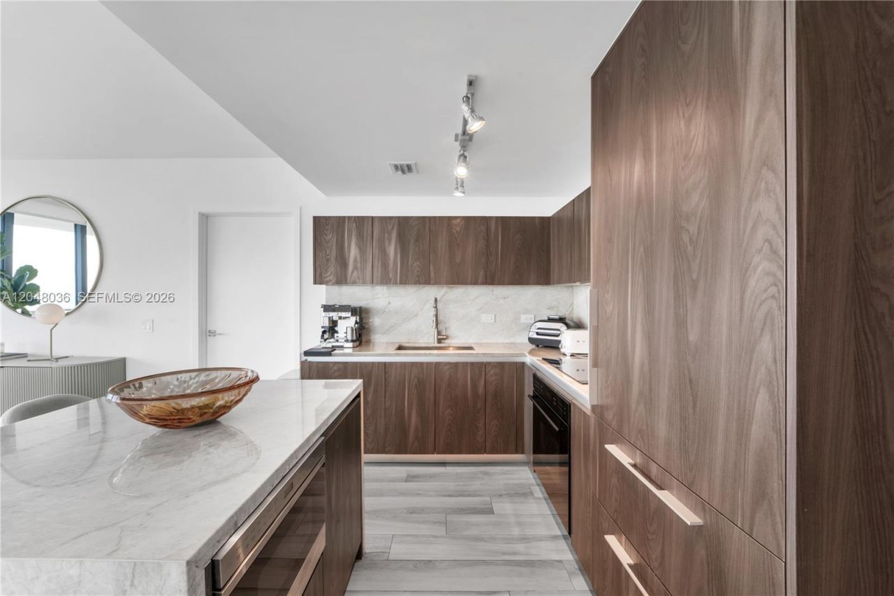 3131 NE 7th Ave , Unit 2706, Miami, FL 33137 Photo