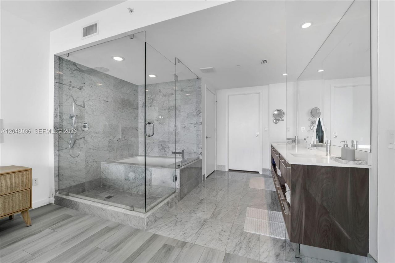 3131 NE 7th Ave , Unit 2706, Miami, FL 33137 Photo