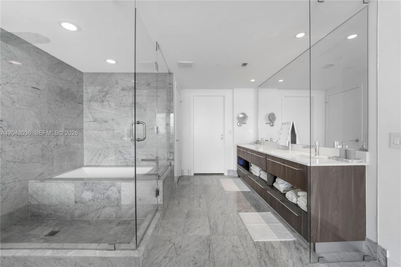 3131 NE 7th Ave , Unit 2706, Miami, FL 33137 Photo