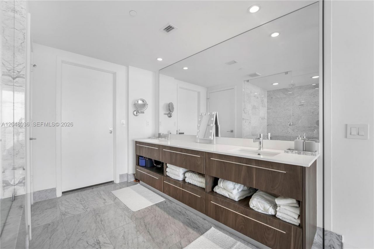 3131 NE 7th Ave , Unit 2706, Miami, FL 33137 Photo