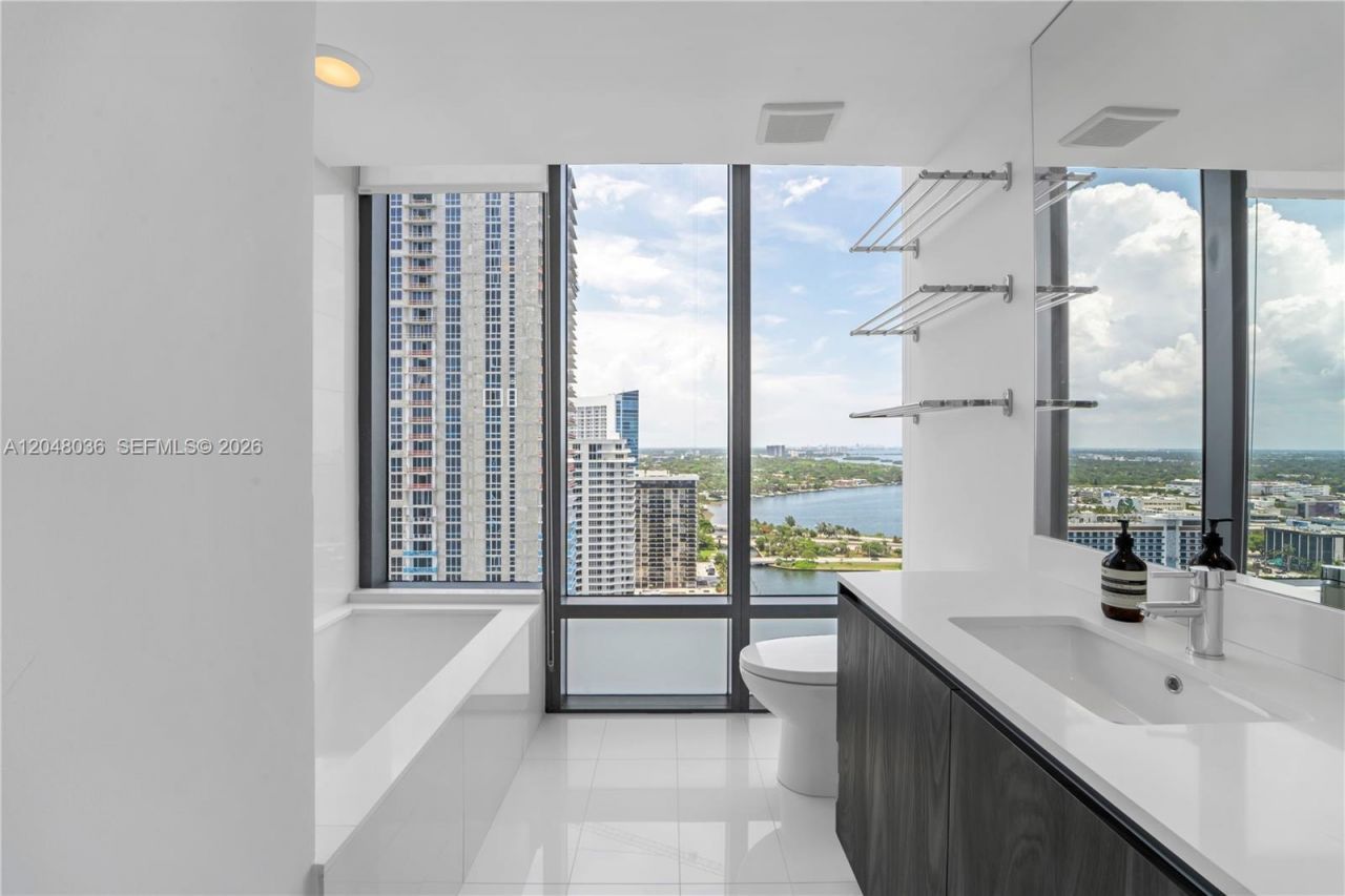 3131 NE 7th Ave , Unit 2706, Miami, FL 33137 Photo