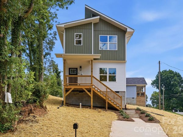 210 8th Avenue Drive SE, Hickory, NC 28602