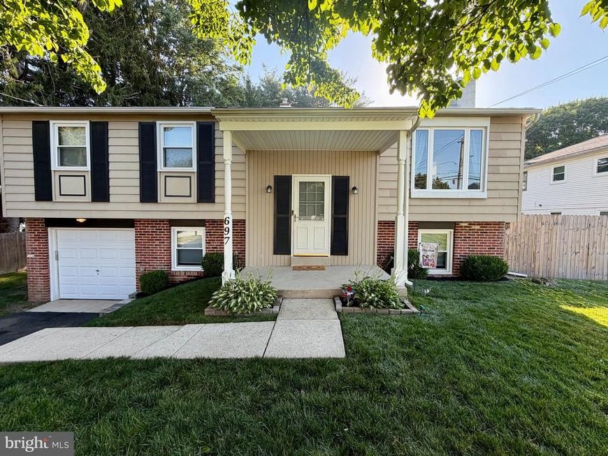 697 Cherry Tree Road, Upper Chichester, PA 19014 Main Photo