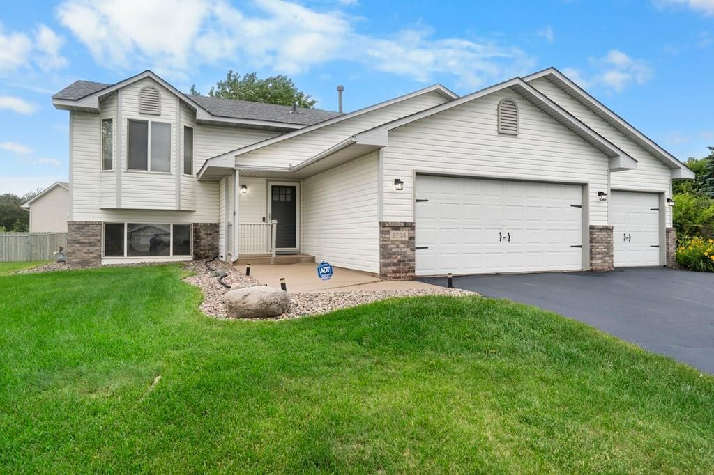 6724 92nd Court N, Brooklyn Park, MN 55445 Main Photo