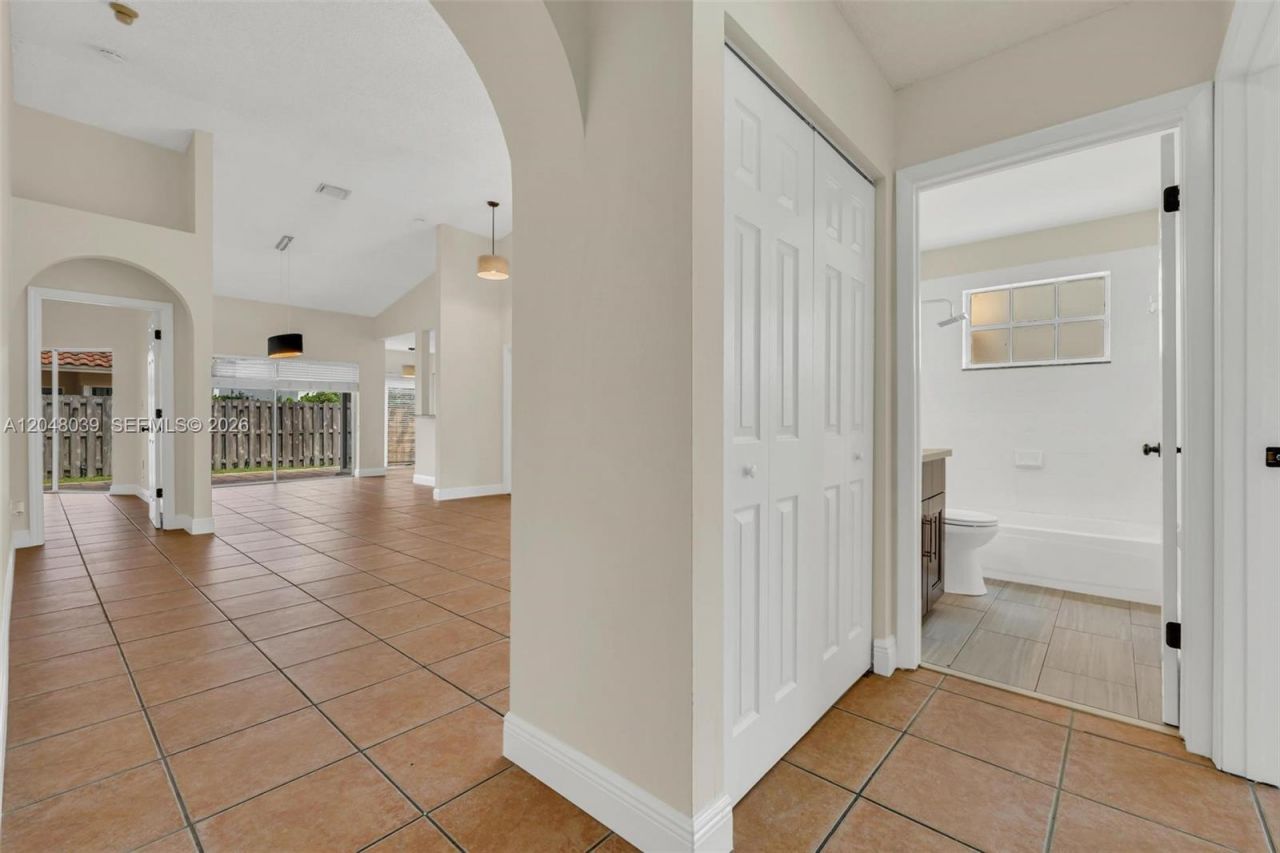 4916 SW 154th Ave , Miami, FL 33185 Photo