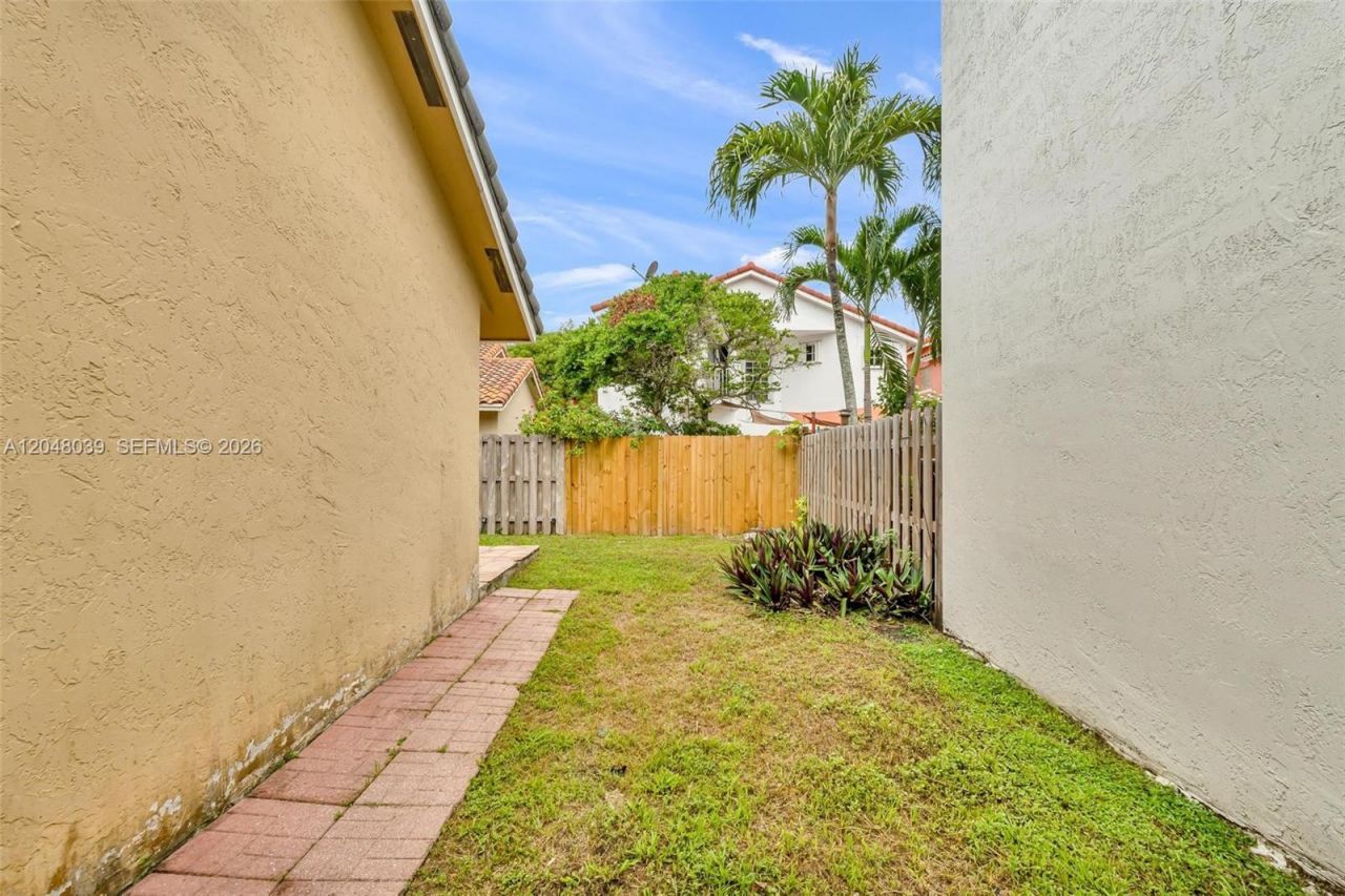 4916 SW 154th Ave , Miami, FL 33185 Photo