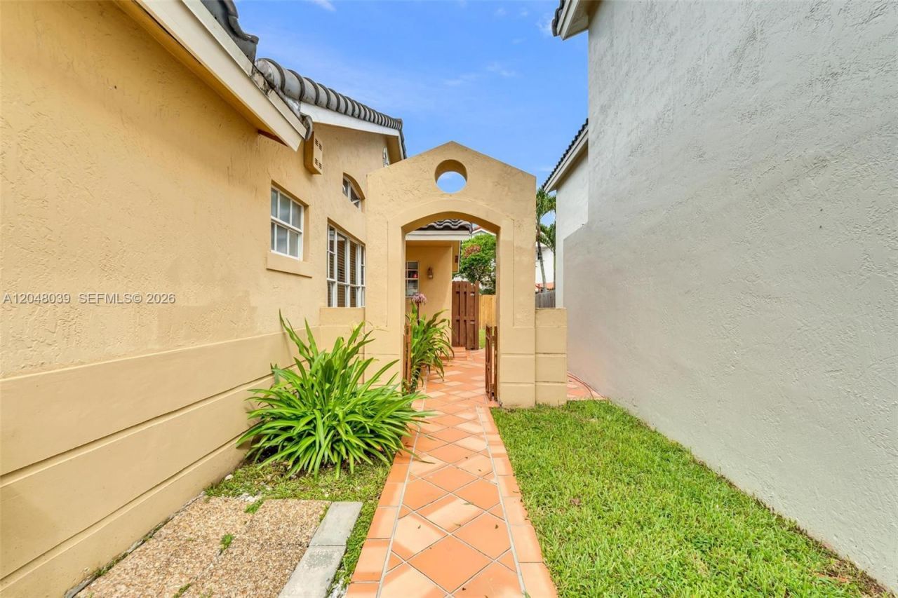 4916 SW 154th Ave , Miami, FL 33185 Photo