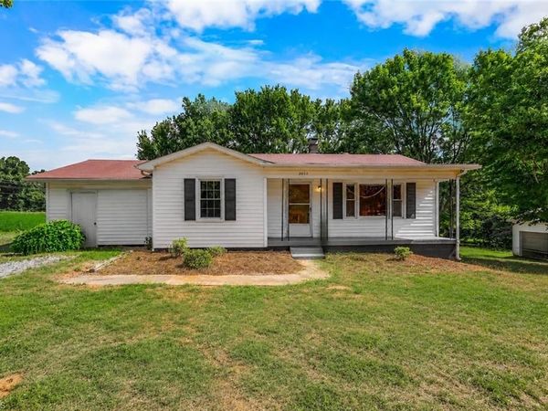 2832 Sizemore Road , Yadkinville, NC 27055