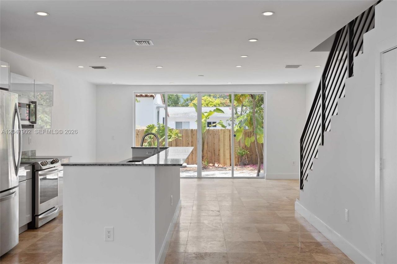 7004 NE 5th Ave , Miami, FL 33138 Photo