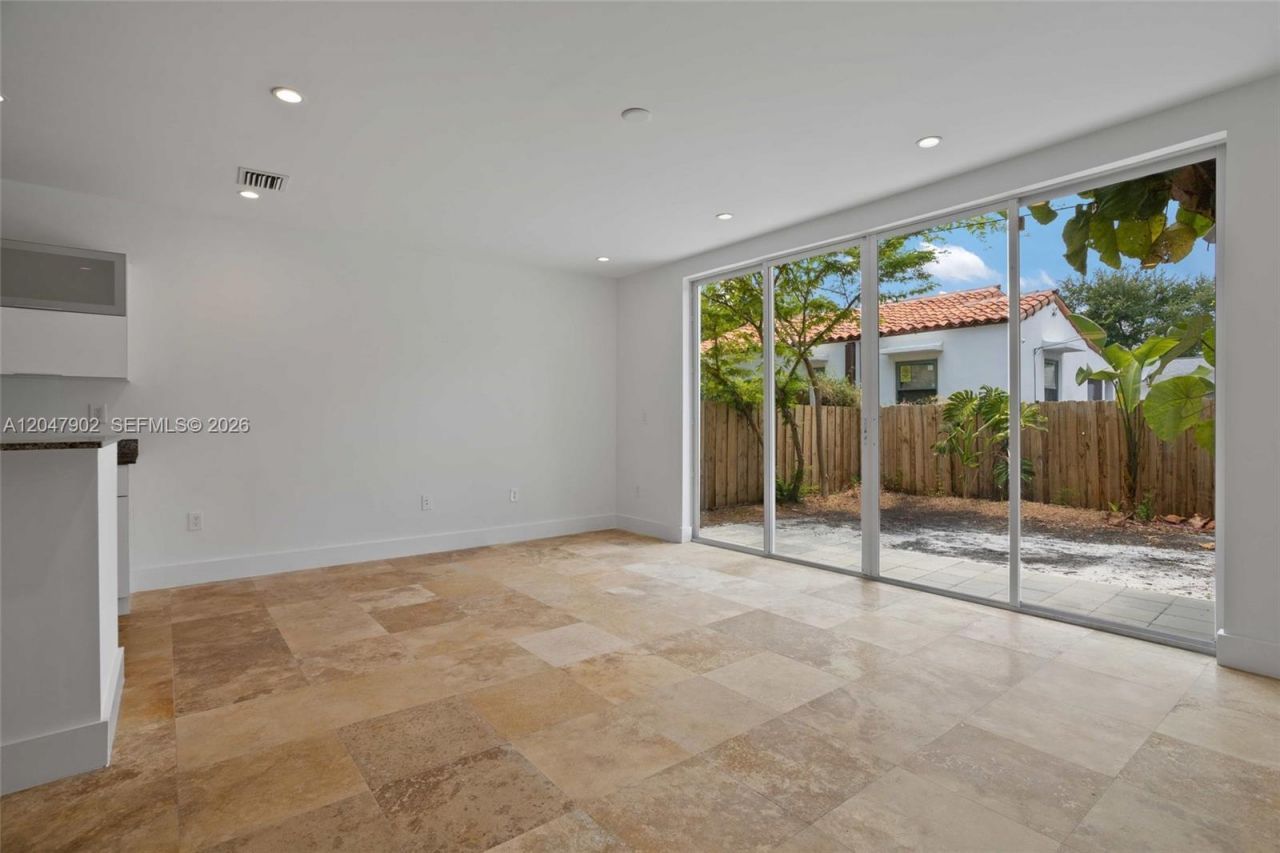 7004 NE 5th Ave , Miami, FL 33138 Photo