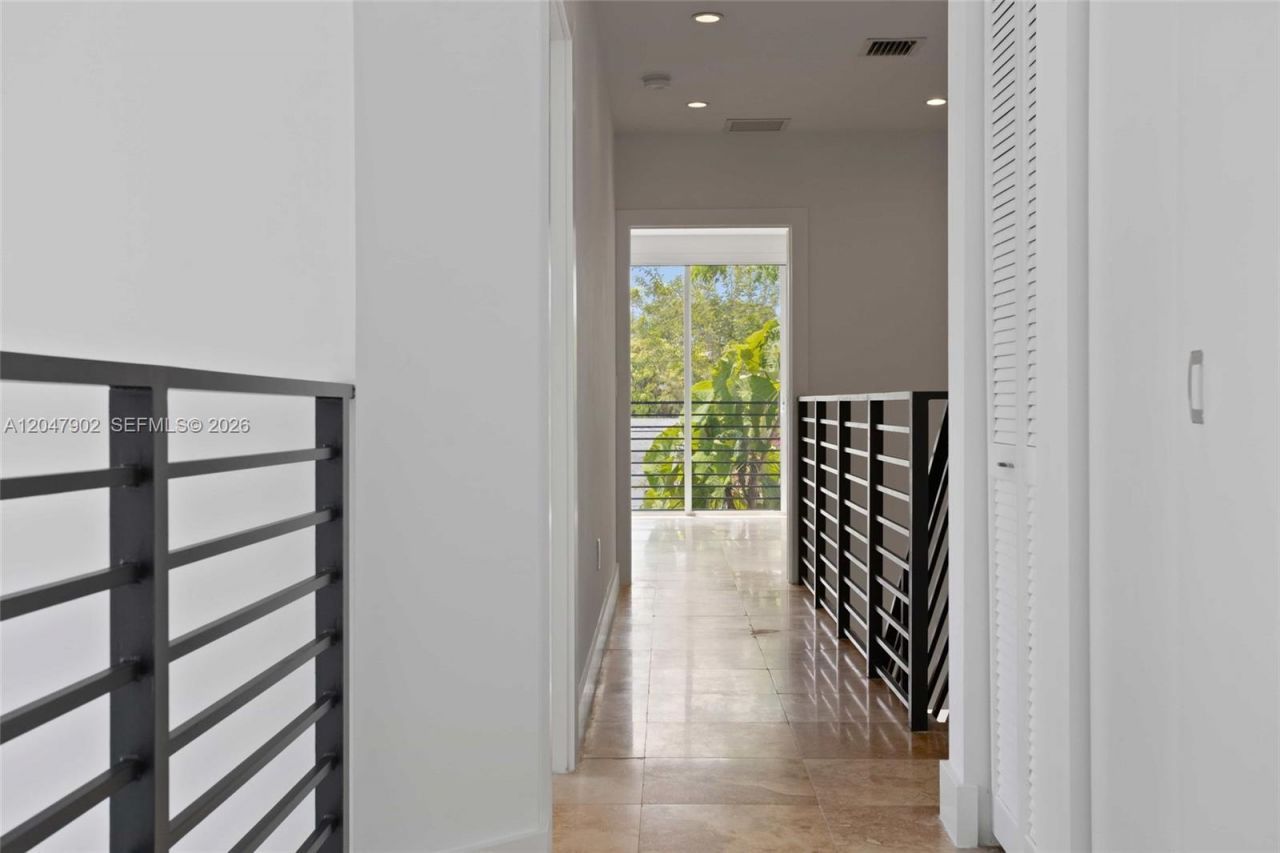 7004 NE 5th Ave , Miami, FL 33138 Photo