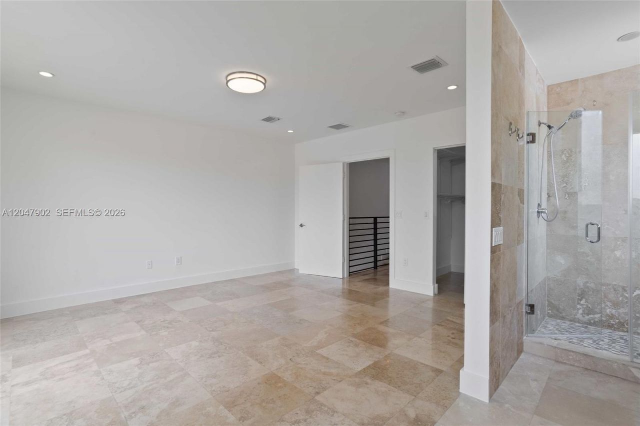7004 NE 5th Ave , Miami, FL 33138 Photo