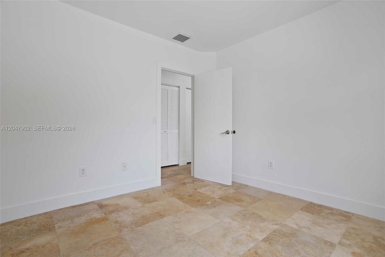 7004 NE 5th Ave , Miami, FL 33138 Photo