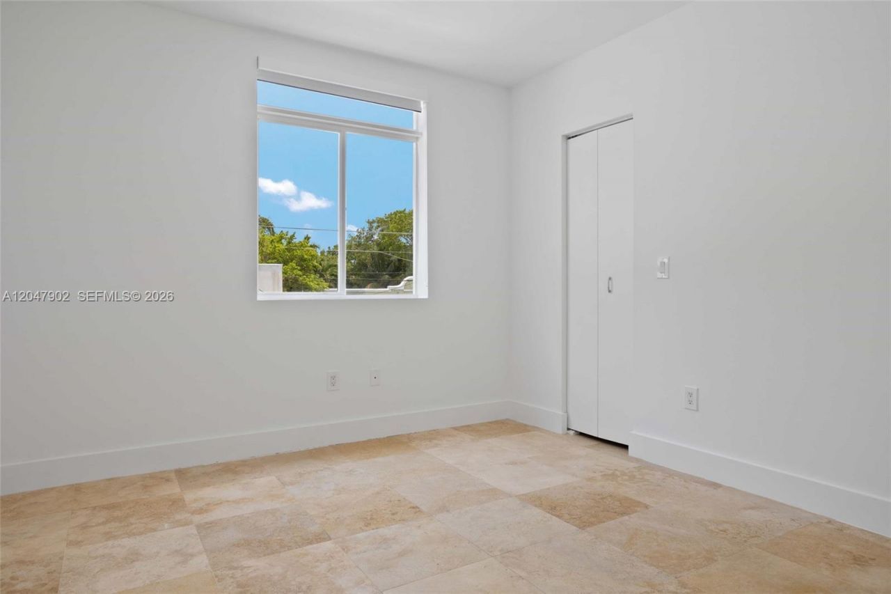 7004 NE 5th Ave , Miami, FL 33138 Photo