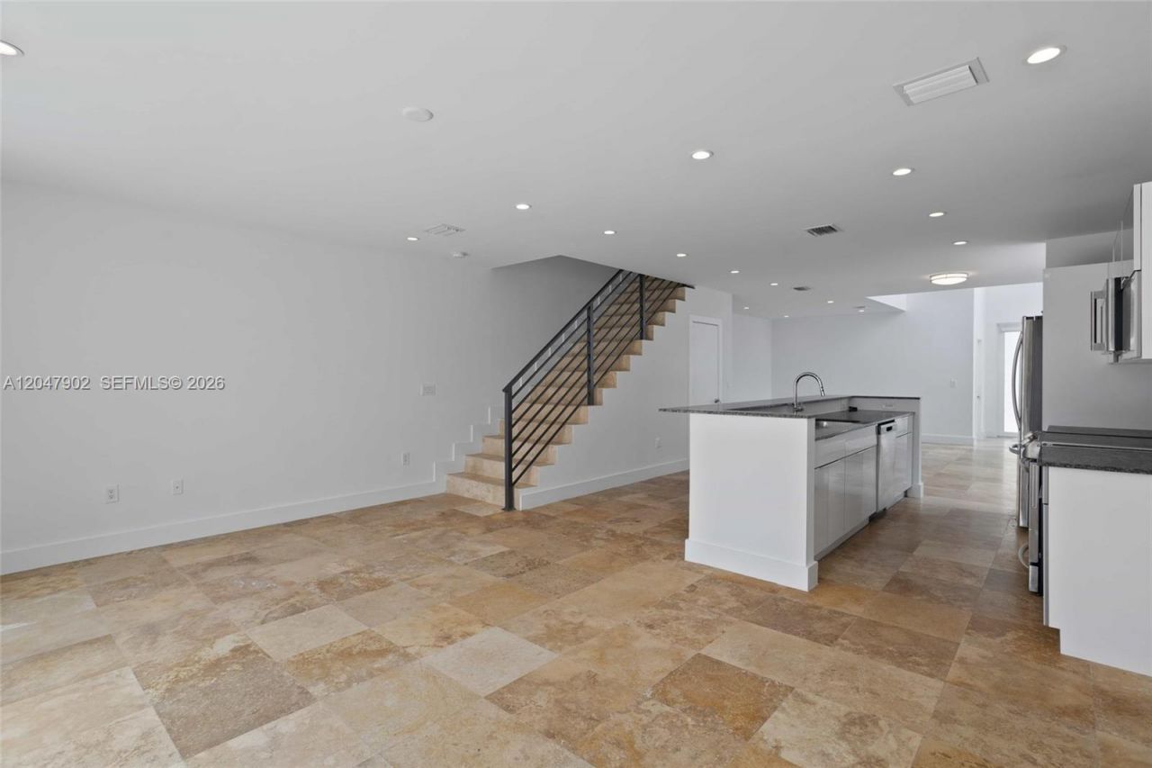 7004 NE 5th Ave , Miami, FL 33138 Photo
