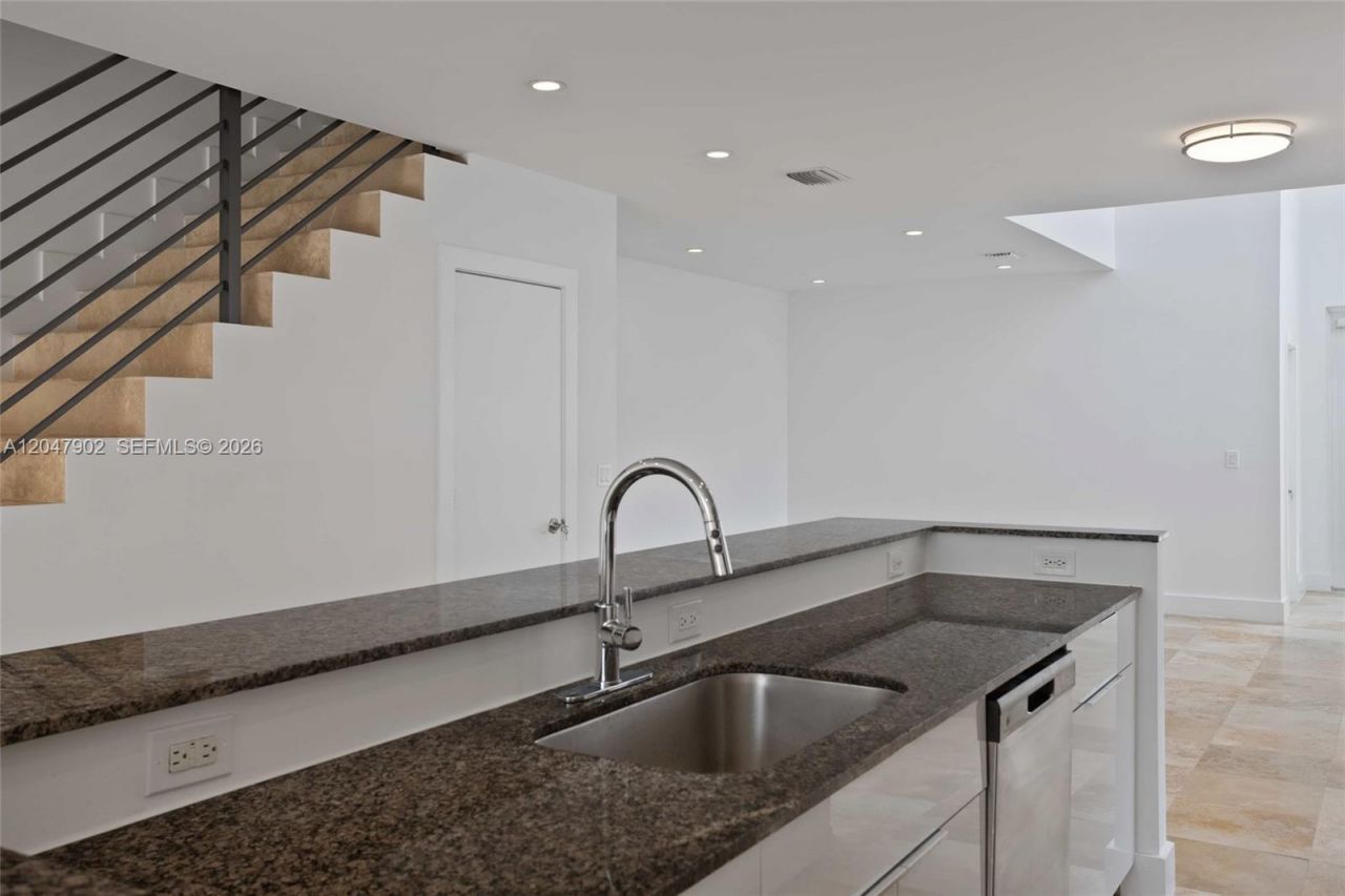 7004 NE 5th Ave , Miami, FL 33138 Photo