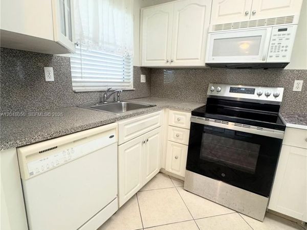 9660 Sunrise Lakes Blvd , Unit 202, Sunrise, FL 33322