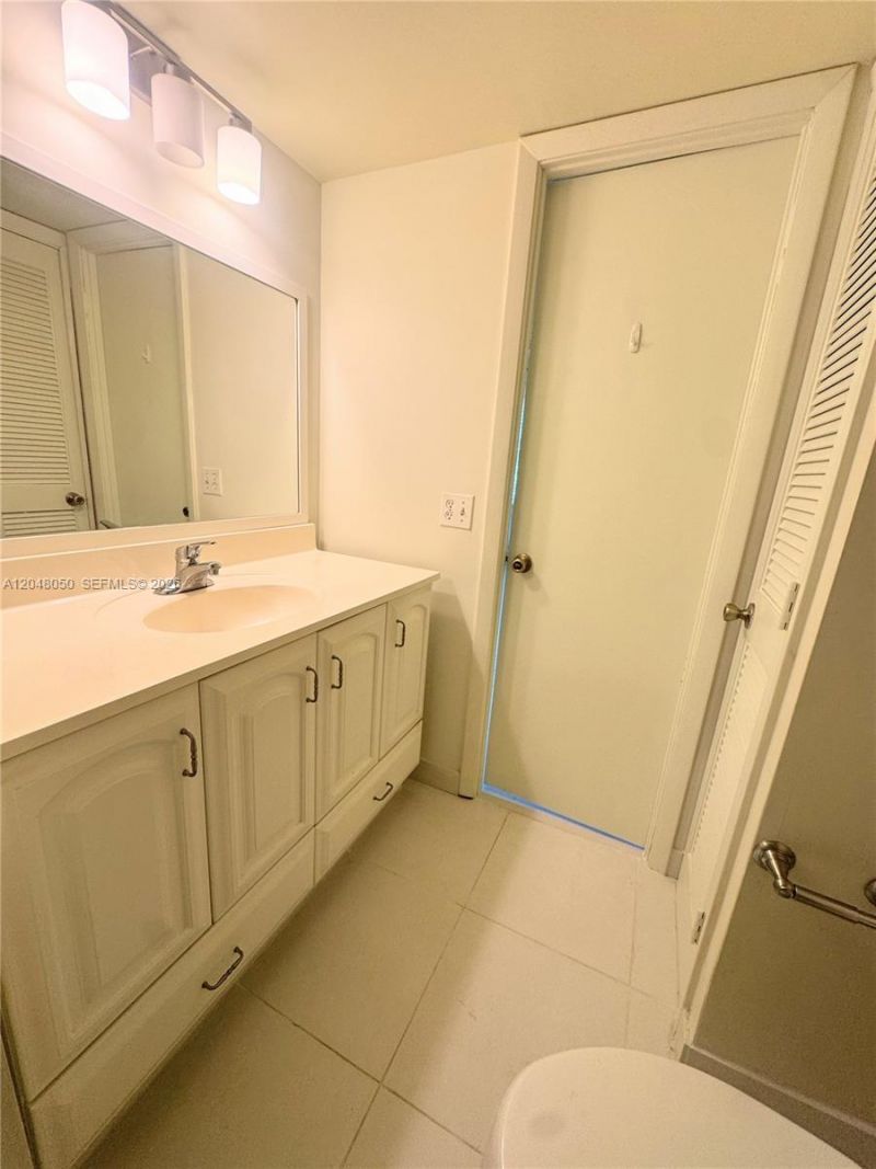 9660 Sunrise Lakes Blvd, Unit 202, Sunrise, FL 33322 Photo
