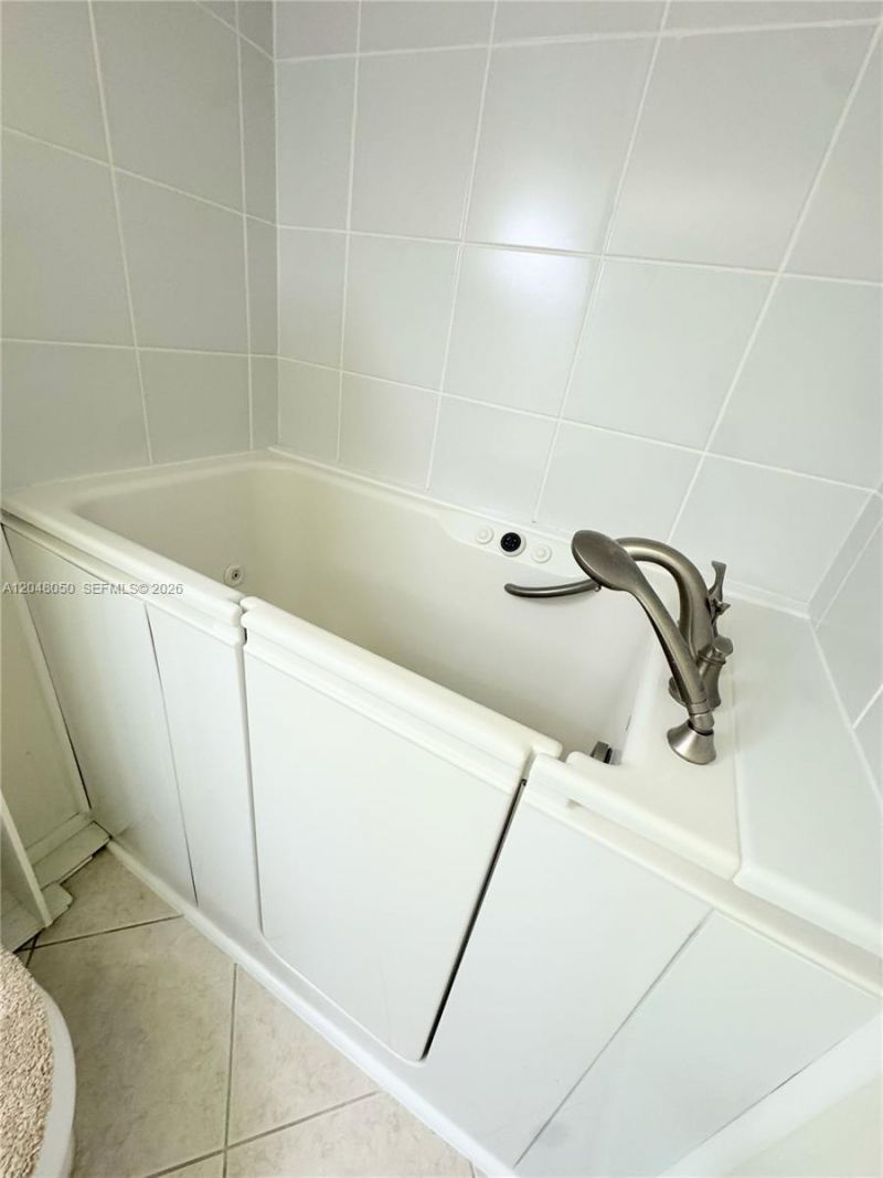 9660 Sunrise Lakes Blvd, Unit 202, Sunrise, FL 33322 Photo