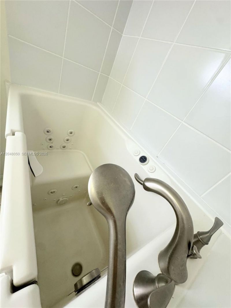 9660 Sunrise Lakes Blvd, Unit 202, Sunrise, FL 33322 Photo