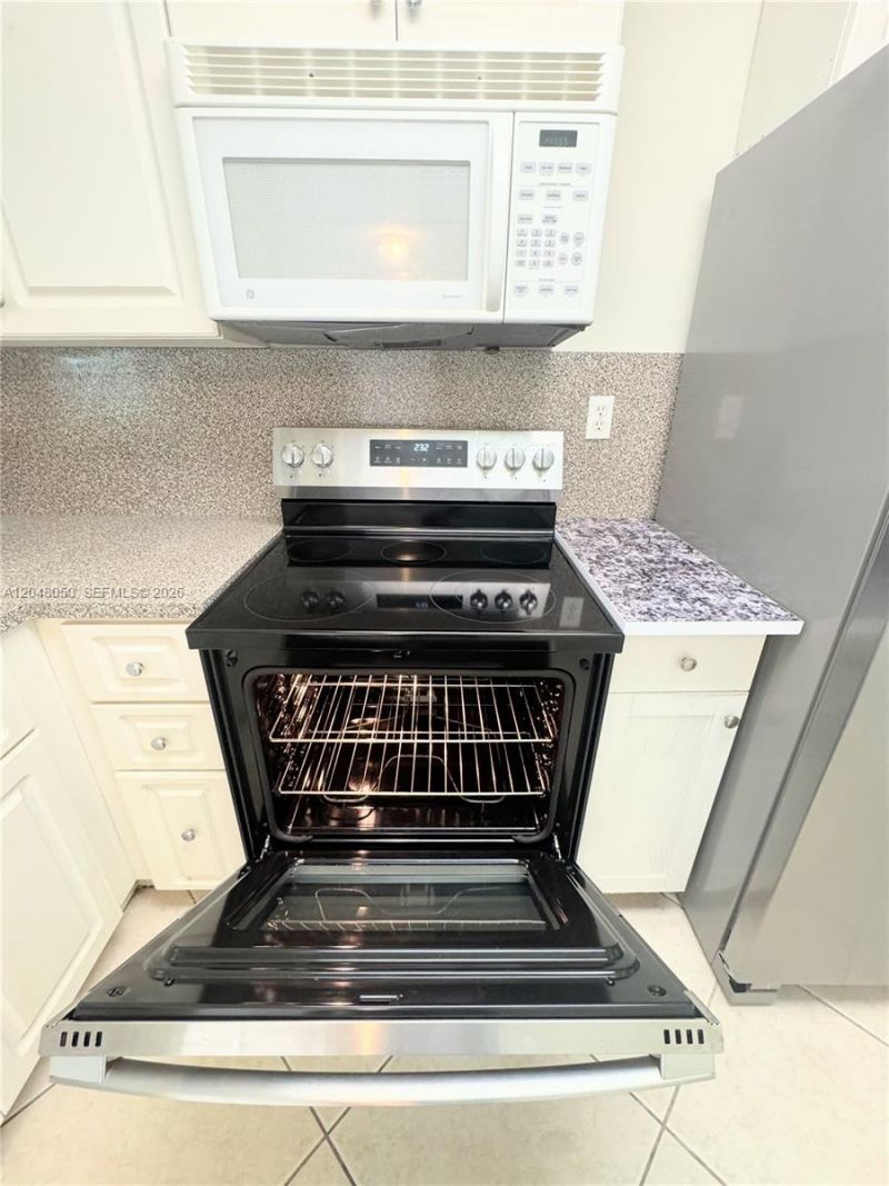 9660 Sunrise Lakes Blvd, Unit 202, Sunrise, FL 33322 Photo