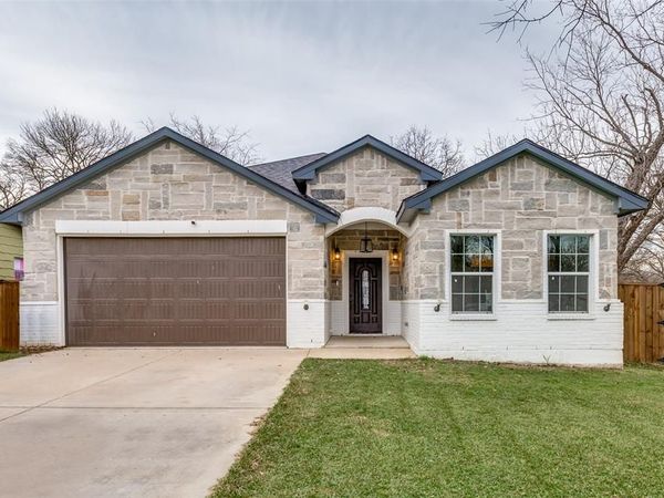 908 E Decatur Street, Ennis, TX 75119