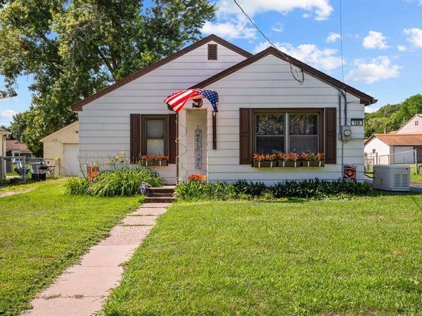 129 3rd Street , Carbon Cliff, IL 61239