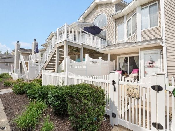 8 Bentley Court, Bedminster, NJ 07921