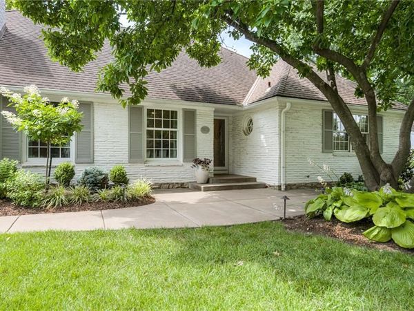 3901 W 57th Terrace, Fairway, KS 66205