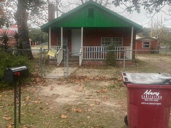698 W Walnut Avenue, Crestview, FL 32536