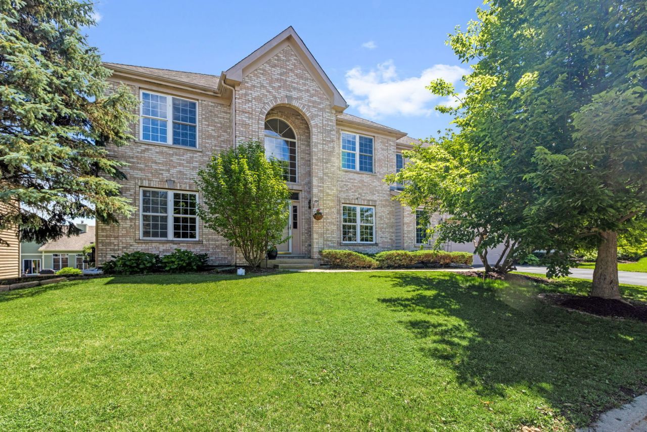 4 Sherwood Court , Lake In The Hills, IL 60156