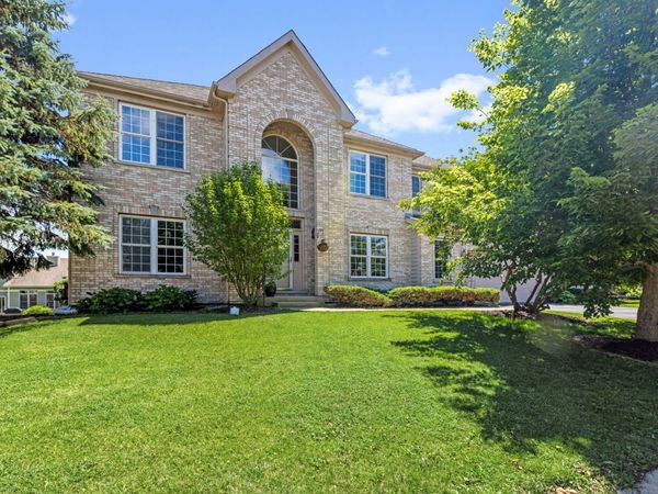 4 Sherwood Court , Lake In The Hills, IL 60156