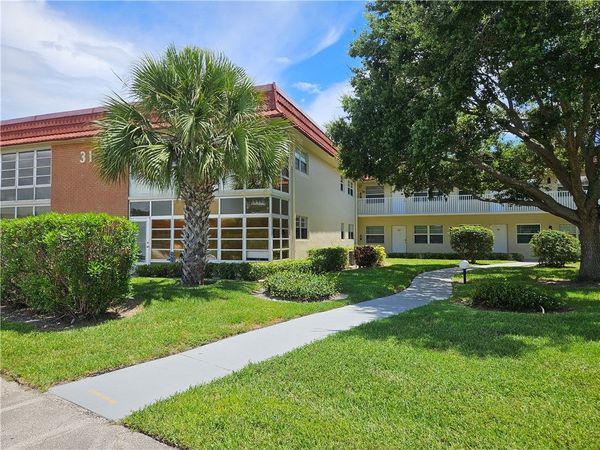 31 Pine Arbor Lane, Unit 102, Vero Beach, FL 32962
