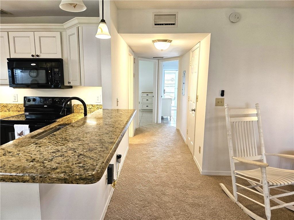 31 Pine Arbor Lane, Unit 102, Vero Beach, FL 32962 Photo